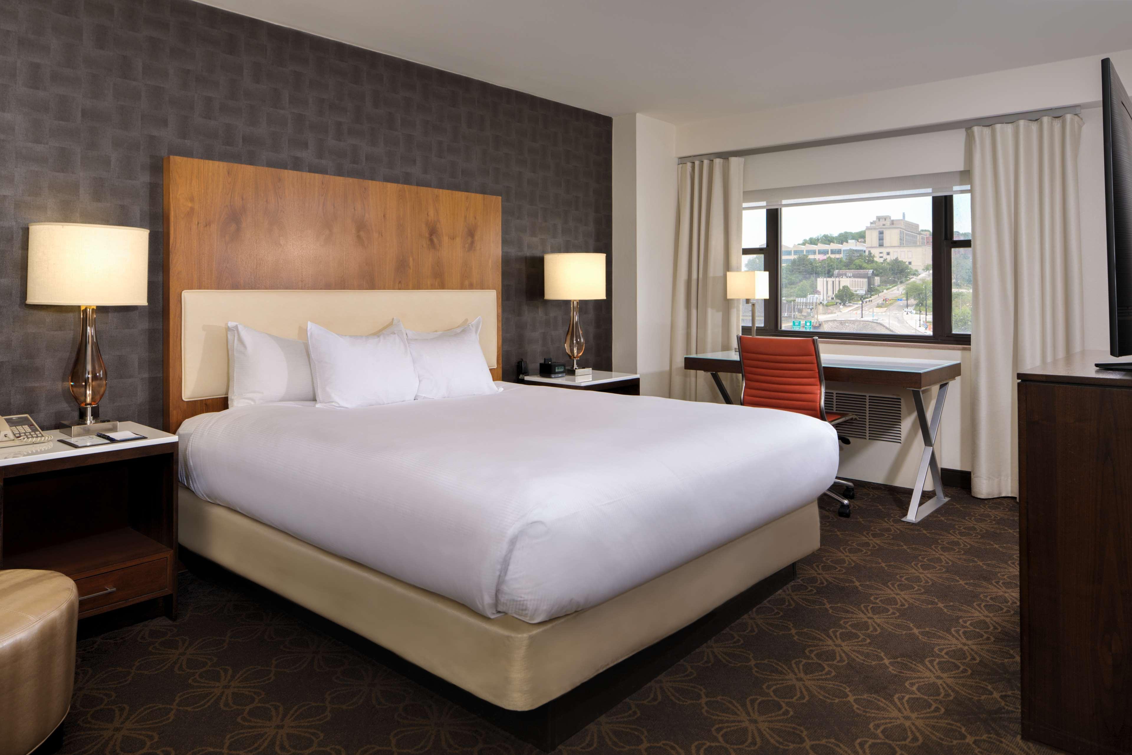 Doubletree By Hilton Hotel & Suites Pittsburgh Downtown Exterior foto