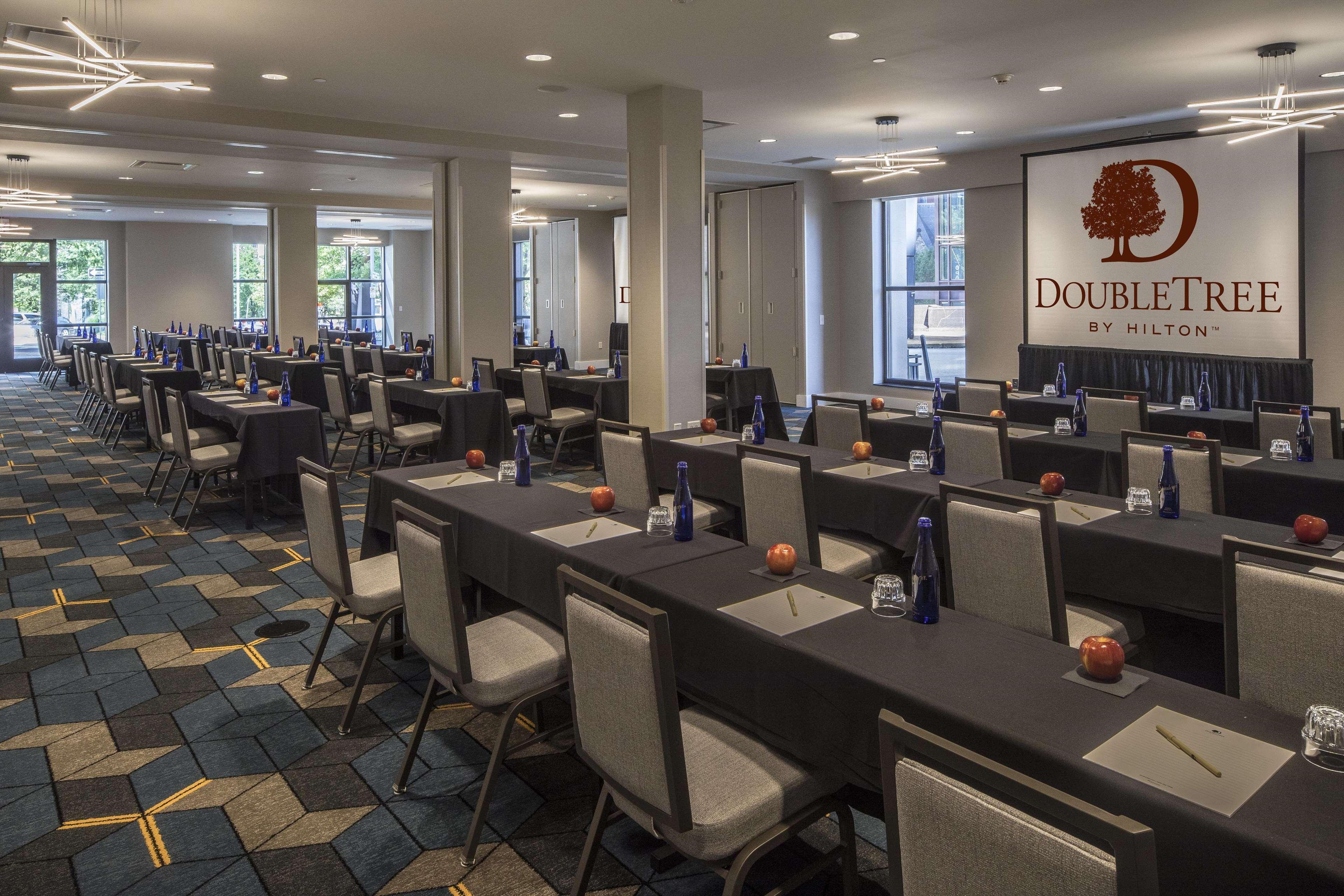 Doubletree By Hilton Hotel & Suites Pittsburgh Downtown Exterior foto
